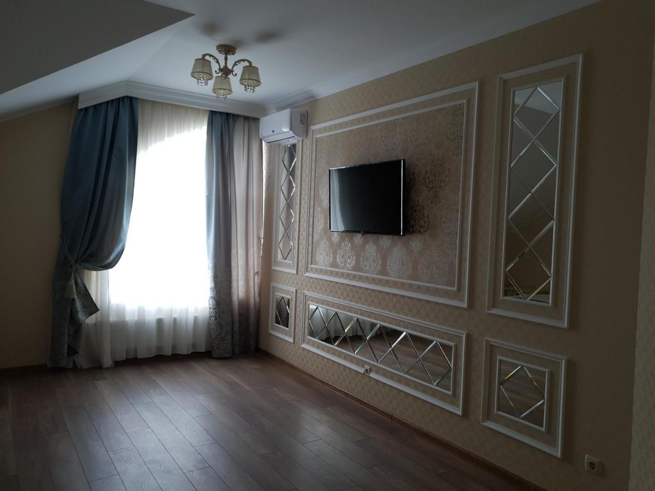 Pride Hotel Tarashcha Kültér fotó