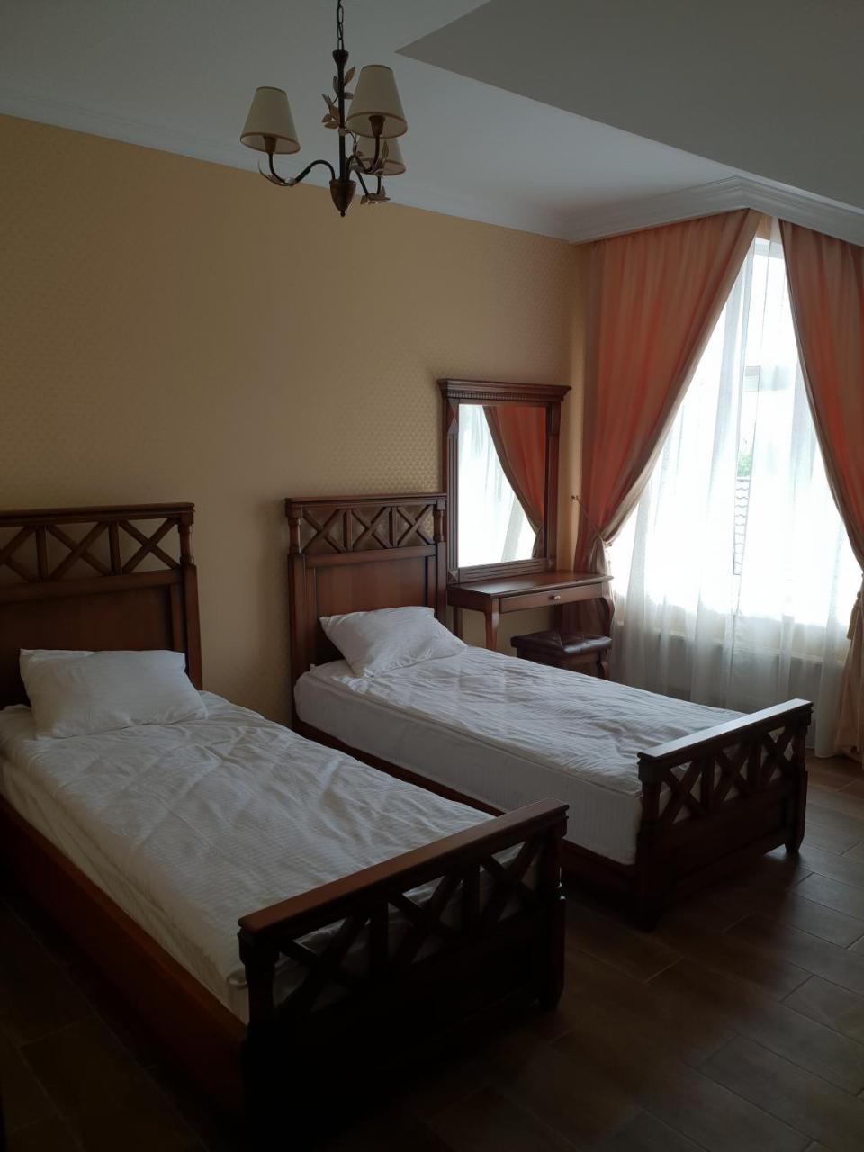 Pride Hotel Tarashcha Kültér fotó
