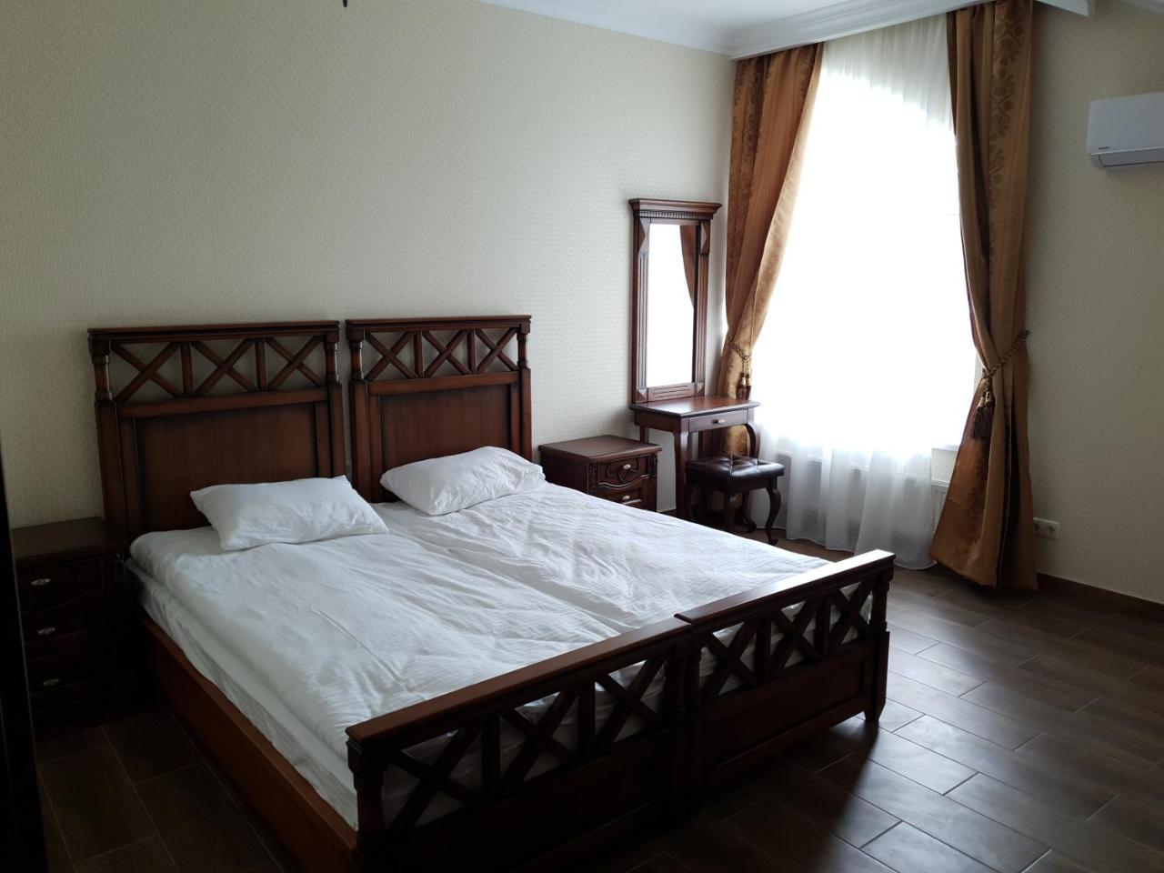 Pride Hotel Tarashcha Kültér fotó